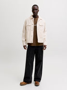 JACK & JONES Jjesoho Tee Crew Neck in Cocoa full length model view