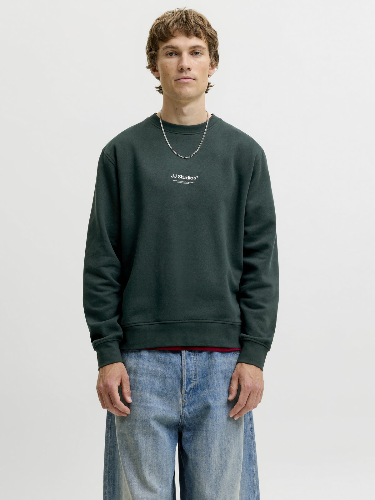 JACK & JONES Soho Sweatshirt Crew Neck in Scarab on model