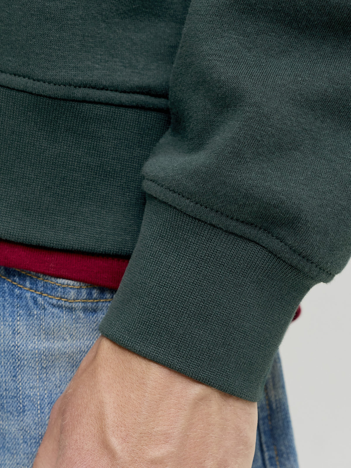 JACK & JONES Soho Sweatshirt Crew Neck in Scarab cuff detail