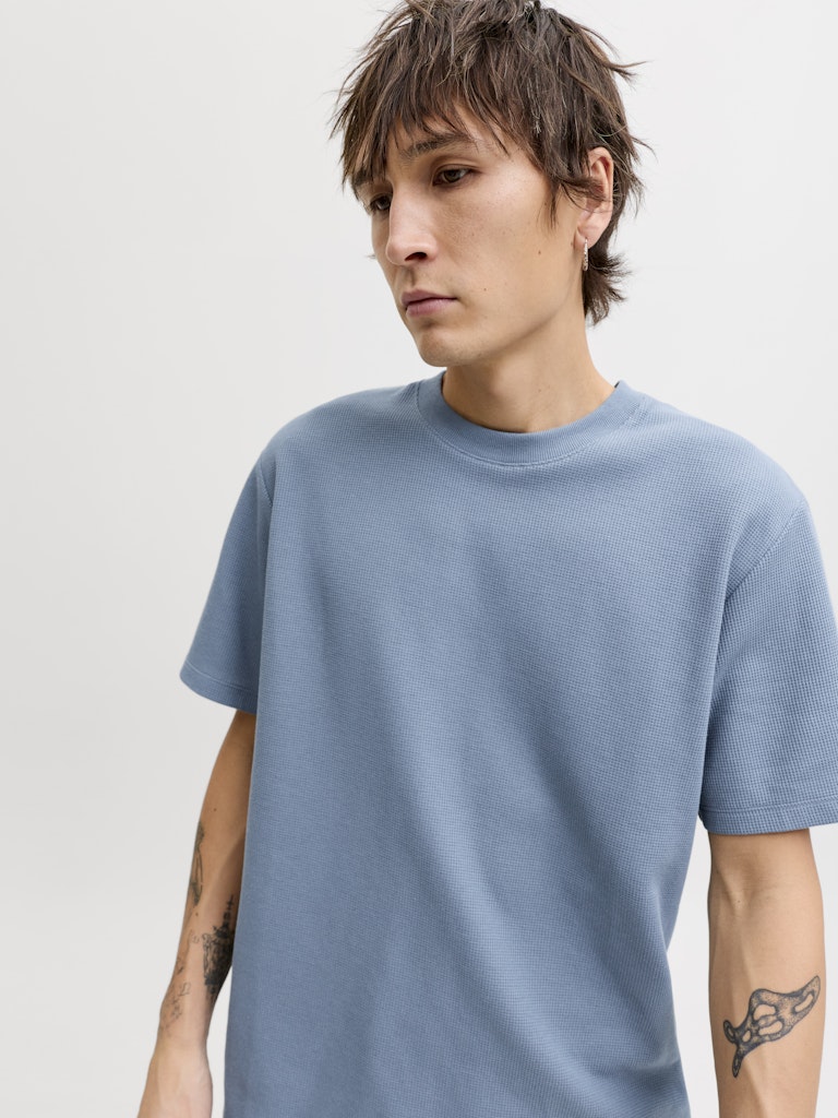 JACK & JONES Eaustin Tee Ss blue mirage t-shirt front view close-up