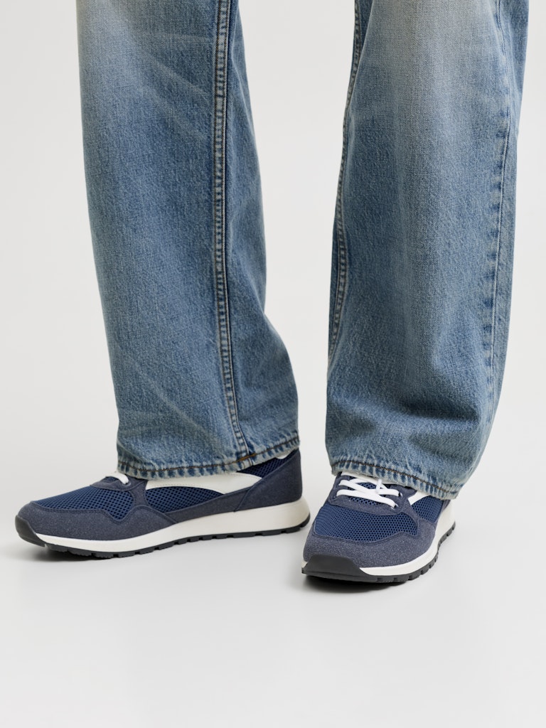 JACK & JONES Swindon Combo Sneaker Noos vintage indigo front and side view on model feet