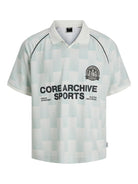 JACK JONES CORE Breeze Football Aop Mesh Tee -Omphalodes Omphalodes model front view