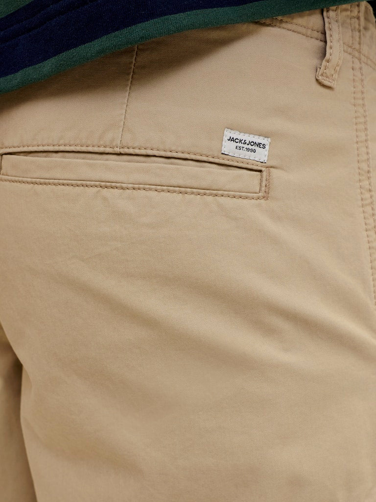 JACK & JONES Cole Matty Cargo Short Mid in Crockery back pocket detail