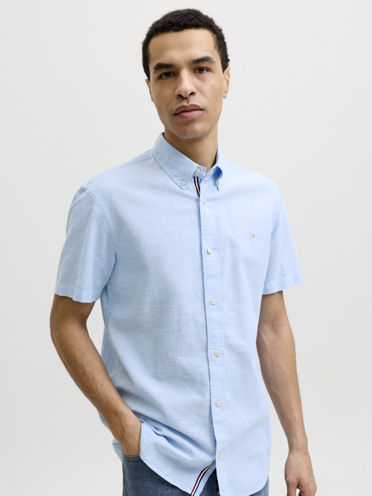 JACK JONES PREMIUM Summer Linen Shield Short Sleeve Shirt in Dutch Canal angled model view
