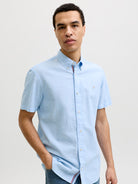 JACK JONES PREMIUM Summer Linen Shield Short Sleeve Dutch Canal Shirt Dutch Canal model front view