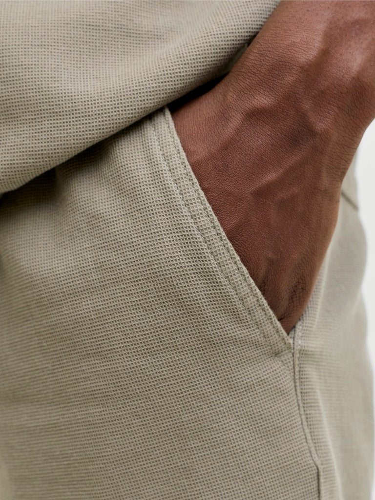 JACK & JONES Jaiden Waffle Resort Short in Vetiver pocket detail