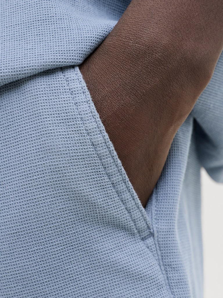 JACK & JONES Jaiden Waffle Resort Short in Blue Mirage pocket detail