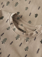 NAME IT Vroels Long Sleeve Bodysuit in Sesame Trees collar and print detail
