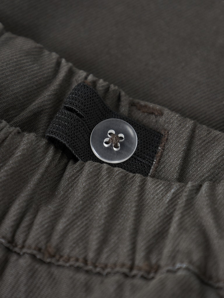 NAME IT Ben Tap Cargo Twi Pant 8950 - waistband button detail