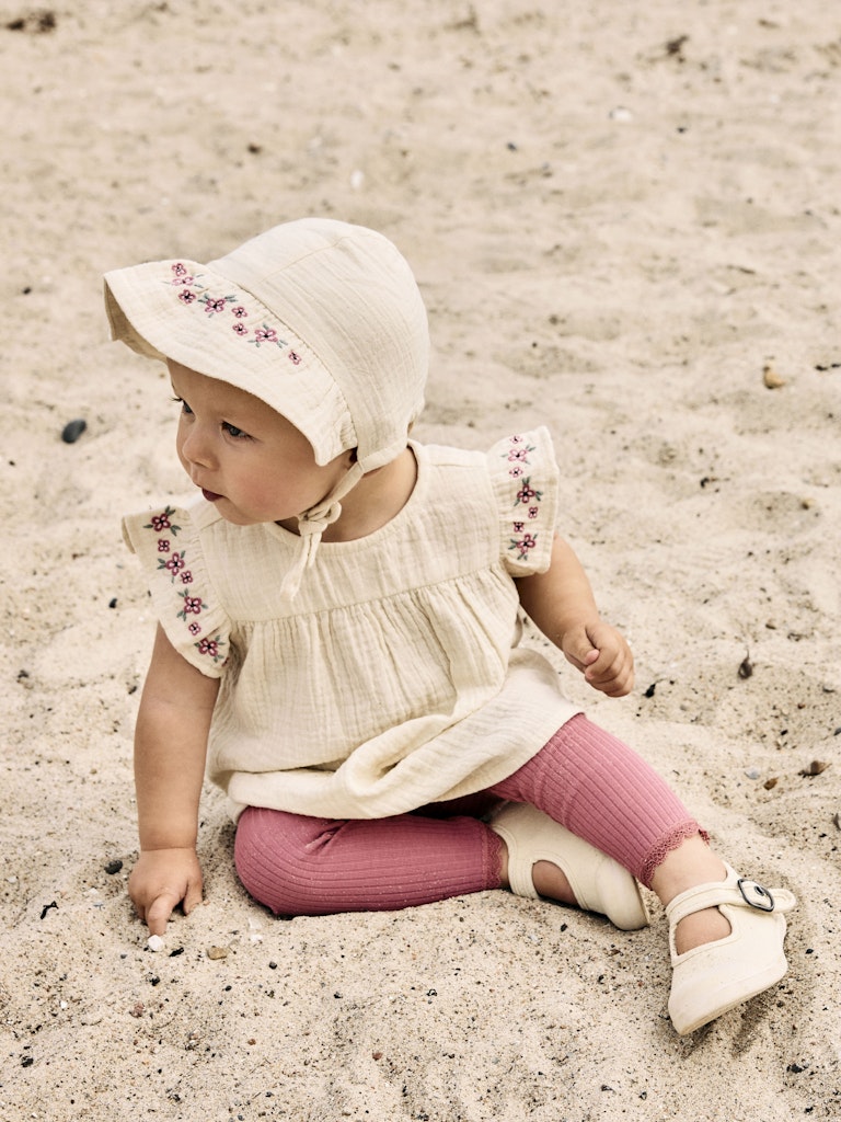 NAME IT Hallie leggings in mesa rose ribbed fabric sitting view