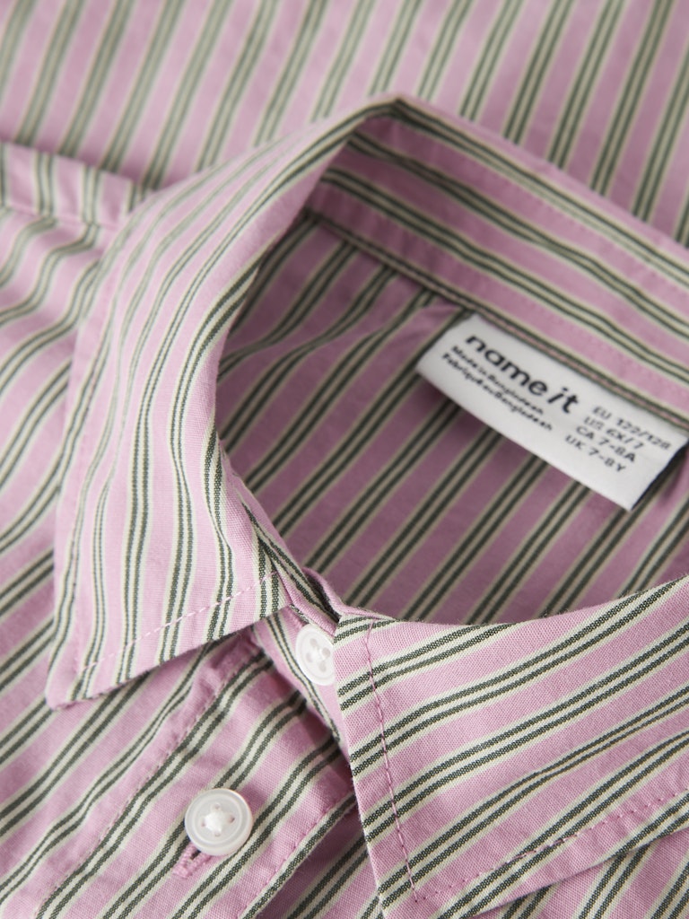 NAME IT Jociko short sleeve shirt in Pink Drink. collar detail