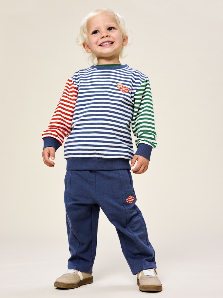 NAME IT Kaster Sweat Pants Vintage Indigo model front view