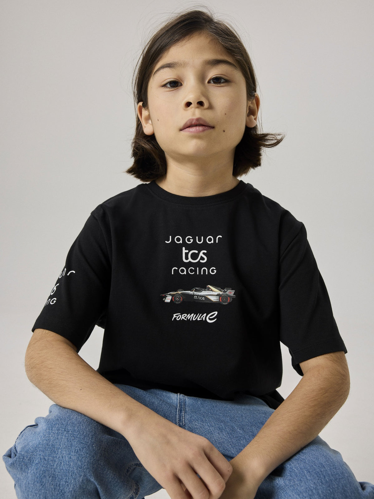 Front view of a model wearing the black NAME IT Alp Formula E racing T-shirt