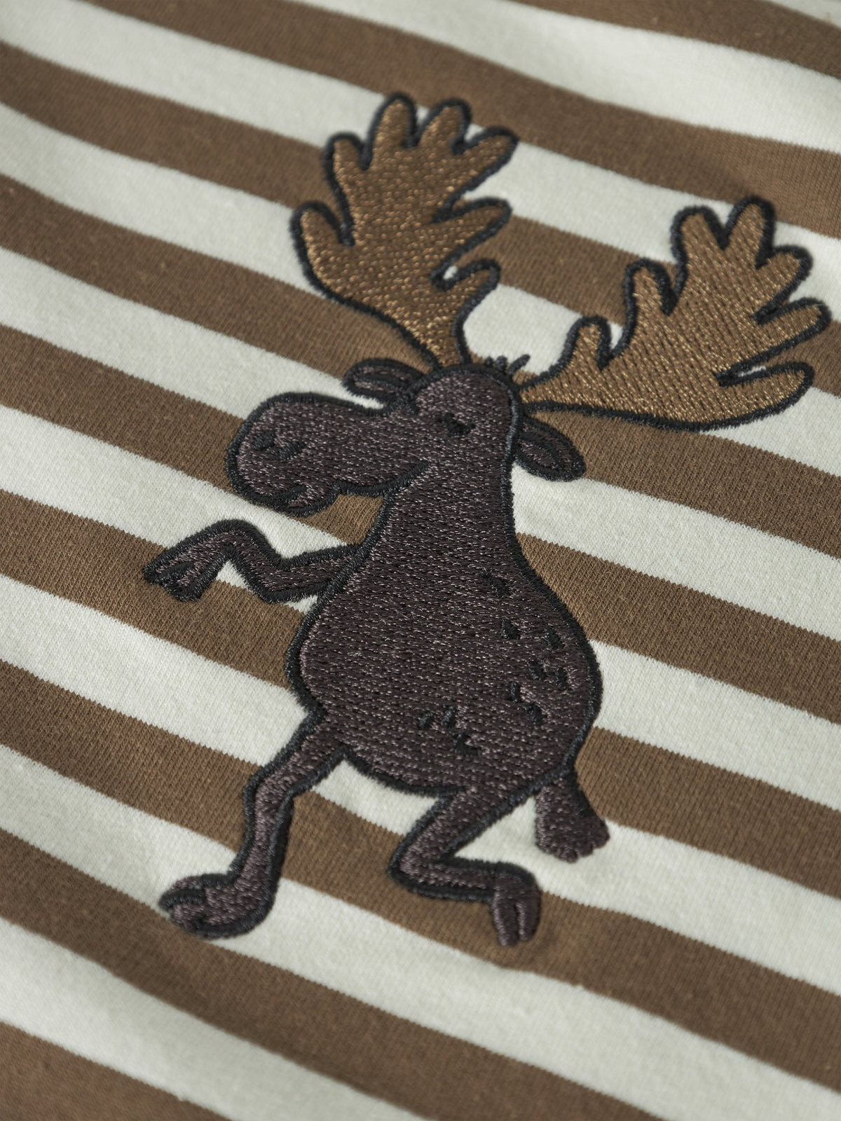 NAME IT Rafan Long Sleeve Sweatshirt in Sepia moose applique detail