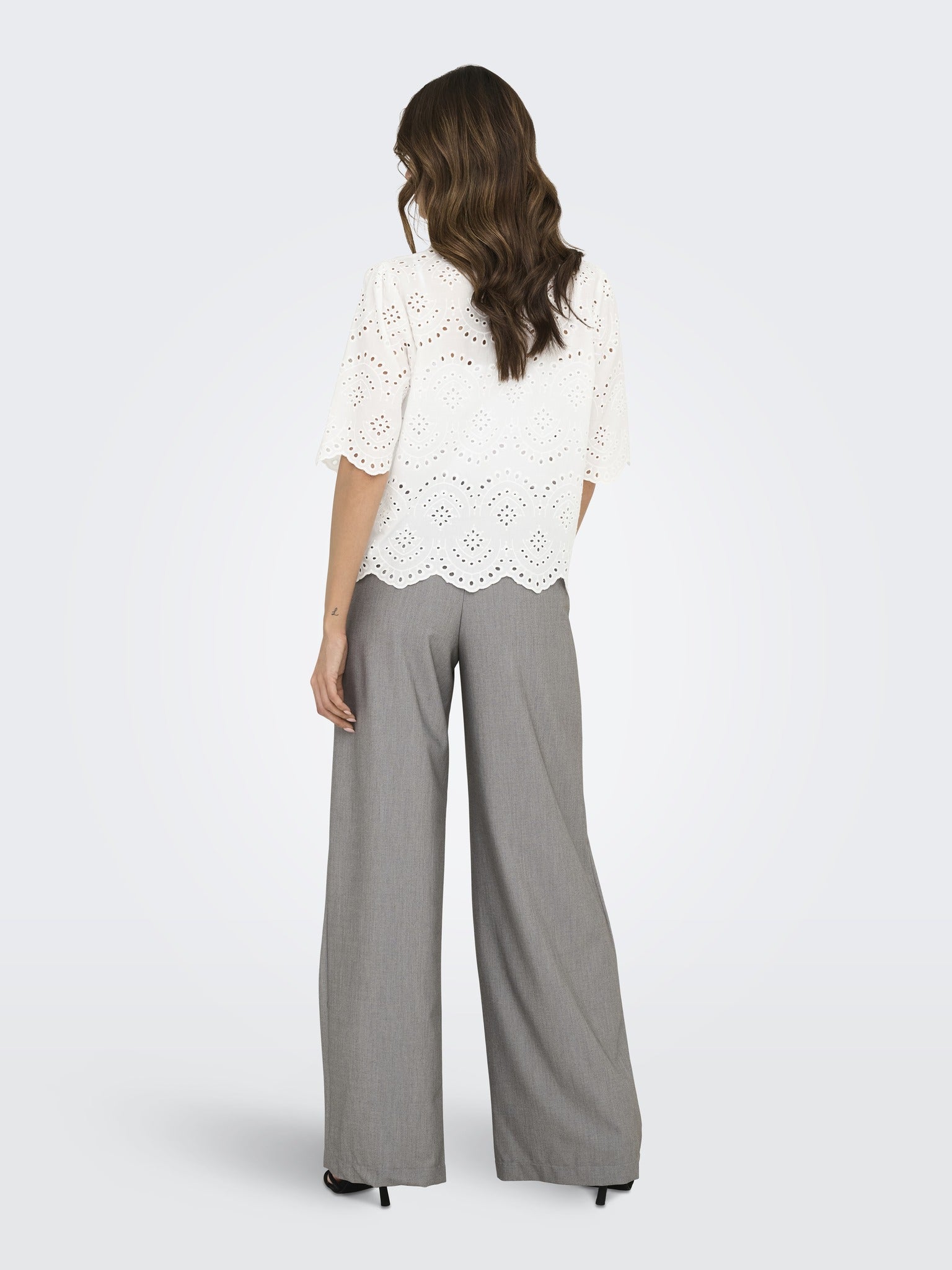 ONLY Valais Short Sleeve Shirt Wvn in Cloud Dancer back model view