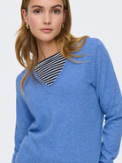 ONLY Loyal Long Sleeve V-neck Pullo Knit - Ultramarine Melange Ultramarine Melange side view