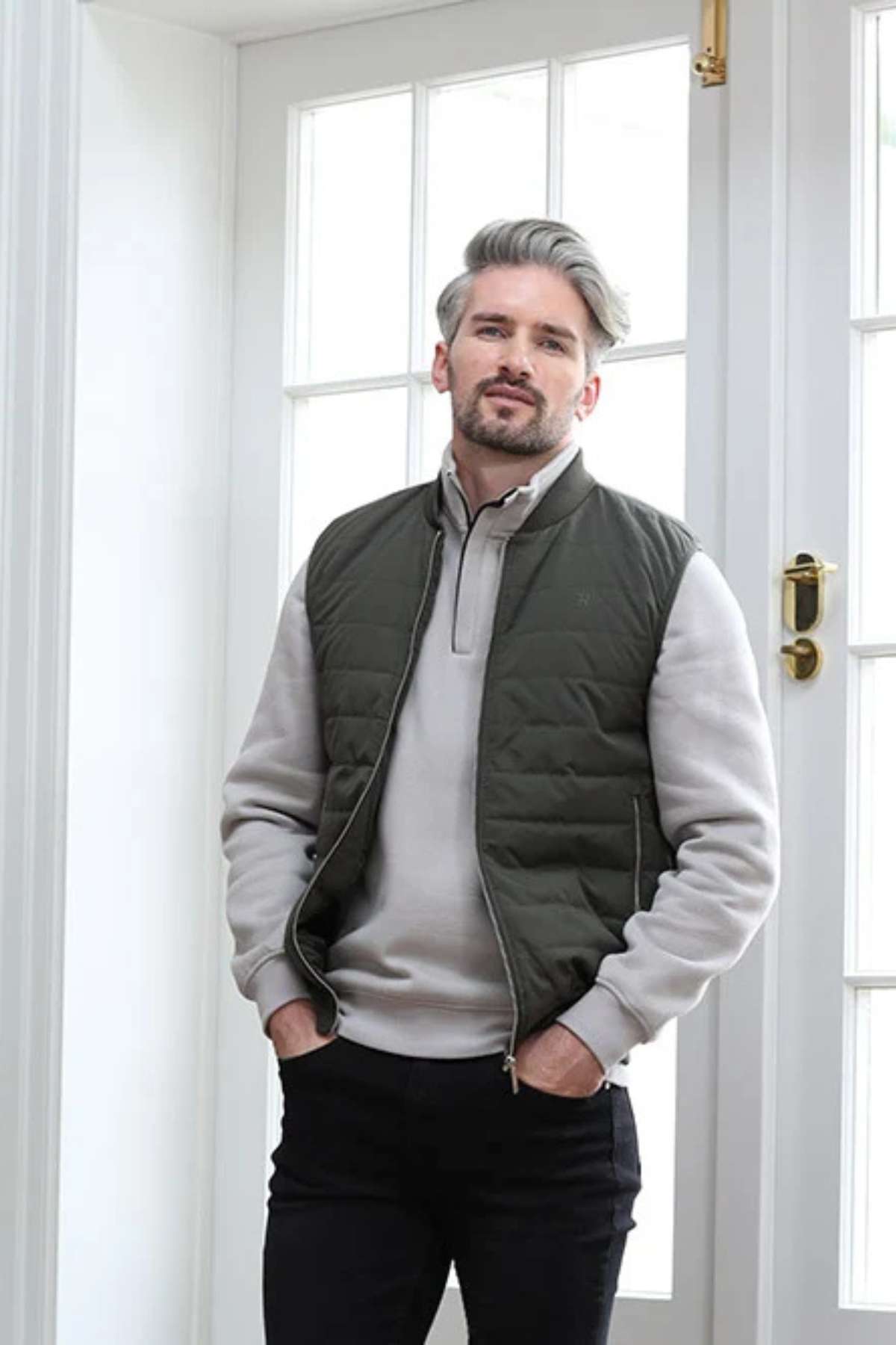 Men's Andy Khaki Gilet-Closer View of the front