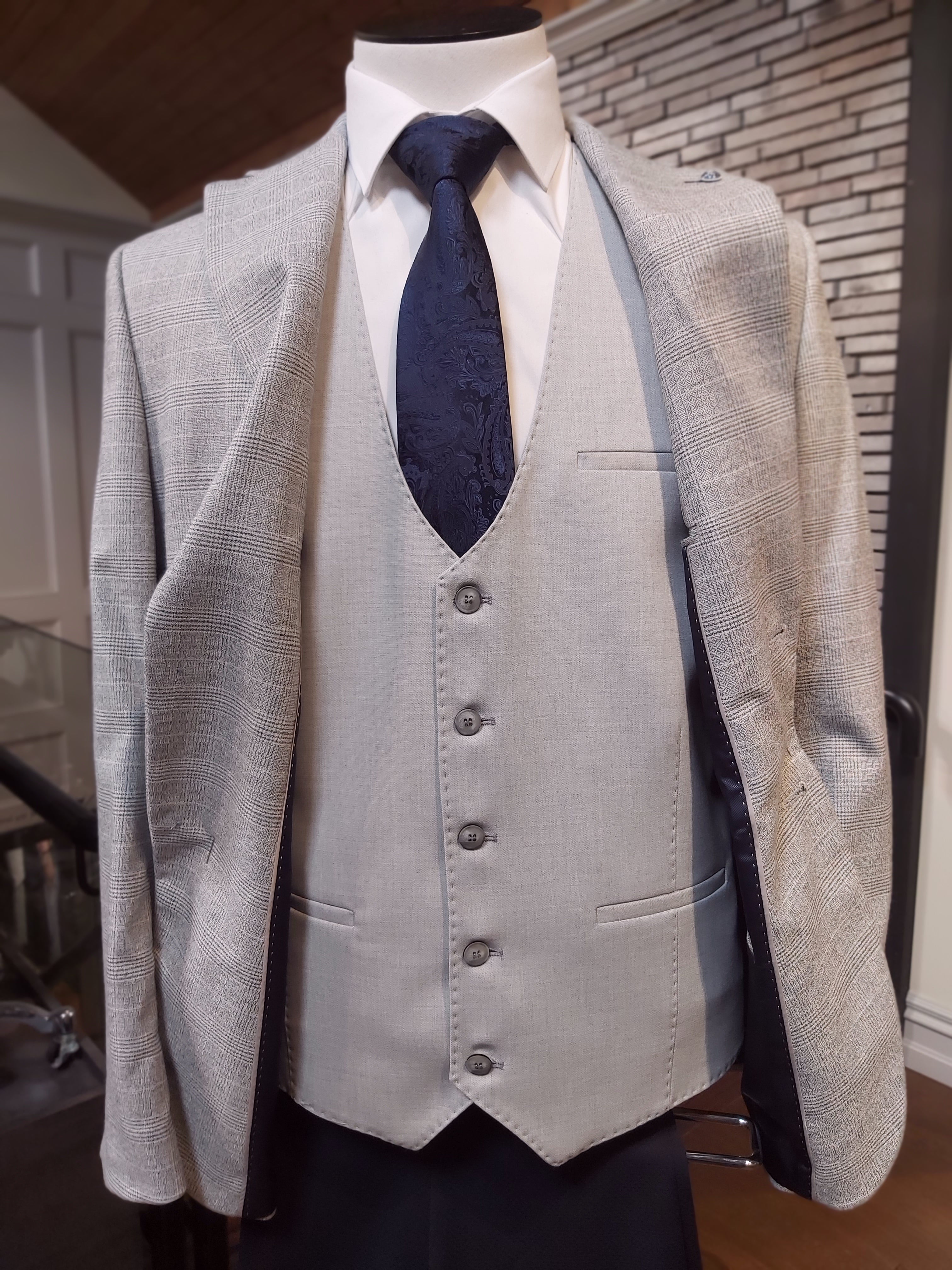 Men'sAlbert Silver Waistcoat-Front View