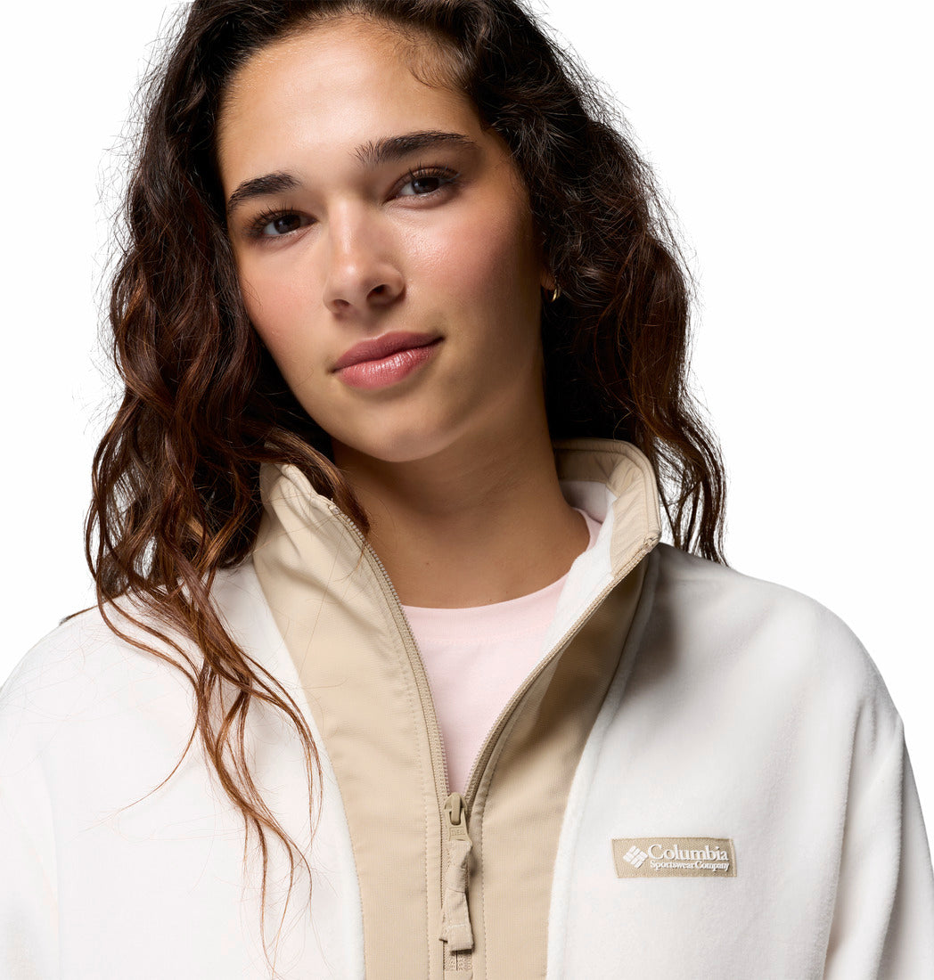 Columbia Sequoia Grove II half zip fleece in Sea Salt Ancie, collar and logo detail view.