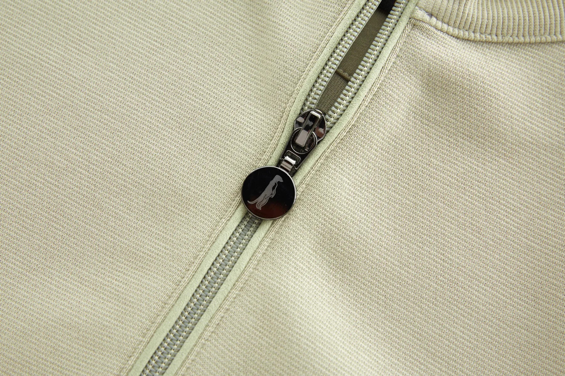Close-up of Belter moss 1/4 Zip   