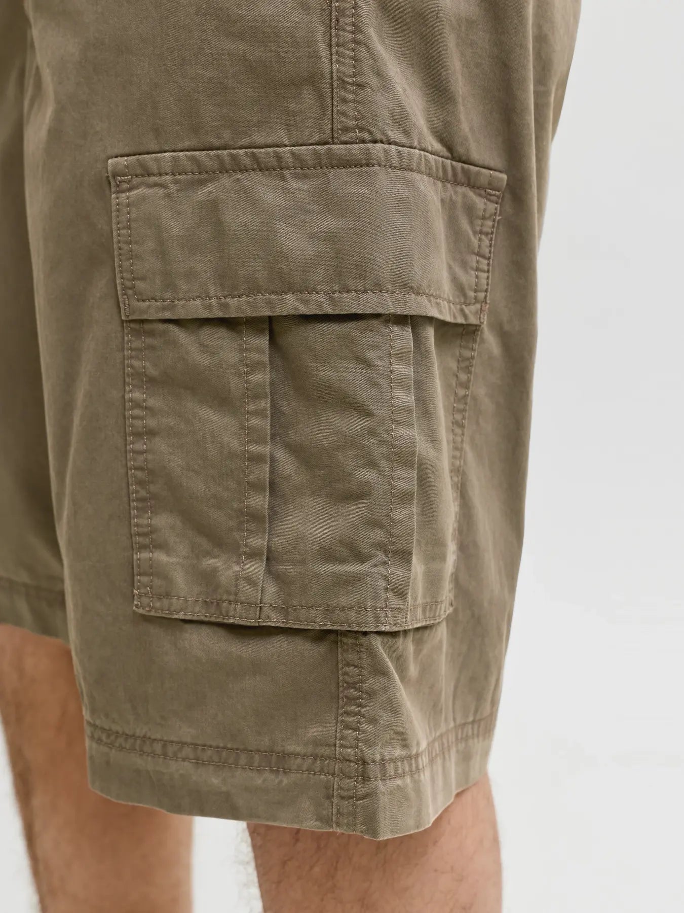 JACK & JONES Cole Matty Mid Cargo Short -Crocodile Crocodile side view