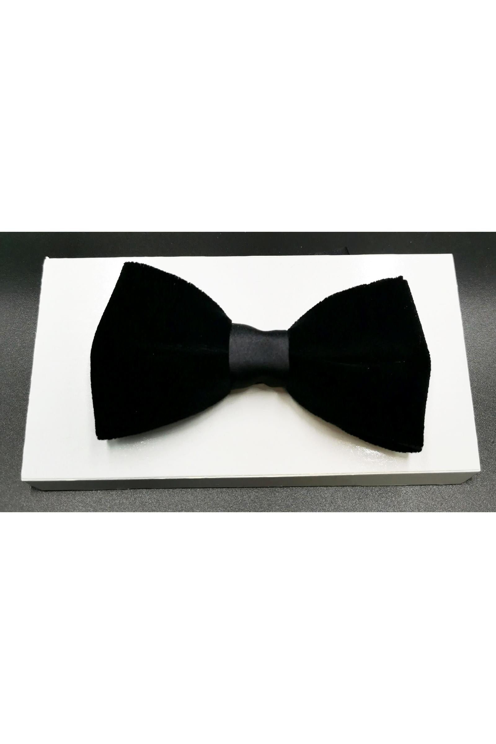 Zazzi Velvet Bow Ties by Giltedge BLACK front view