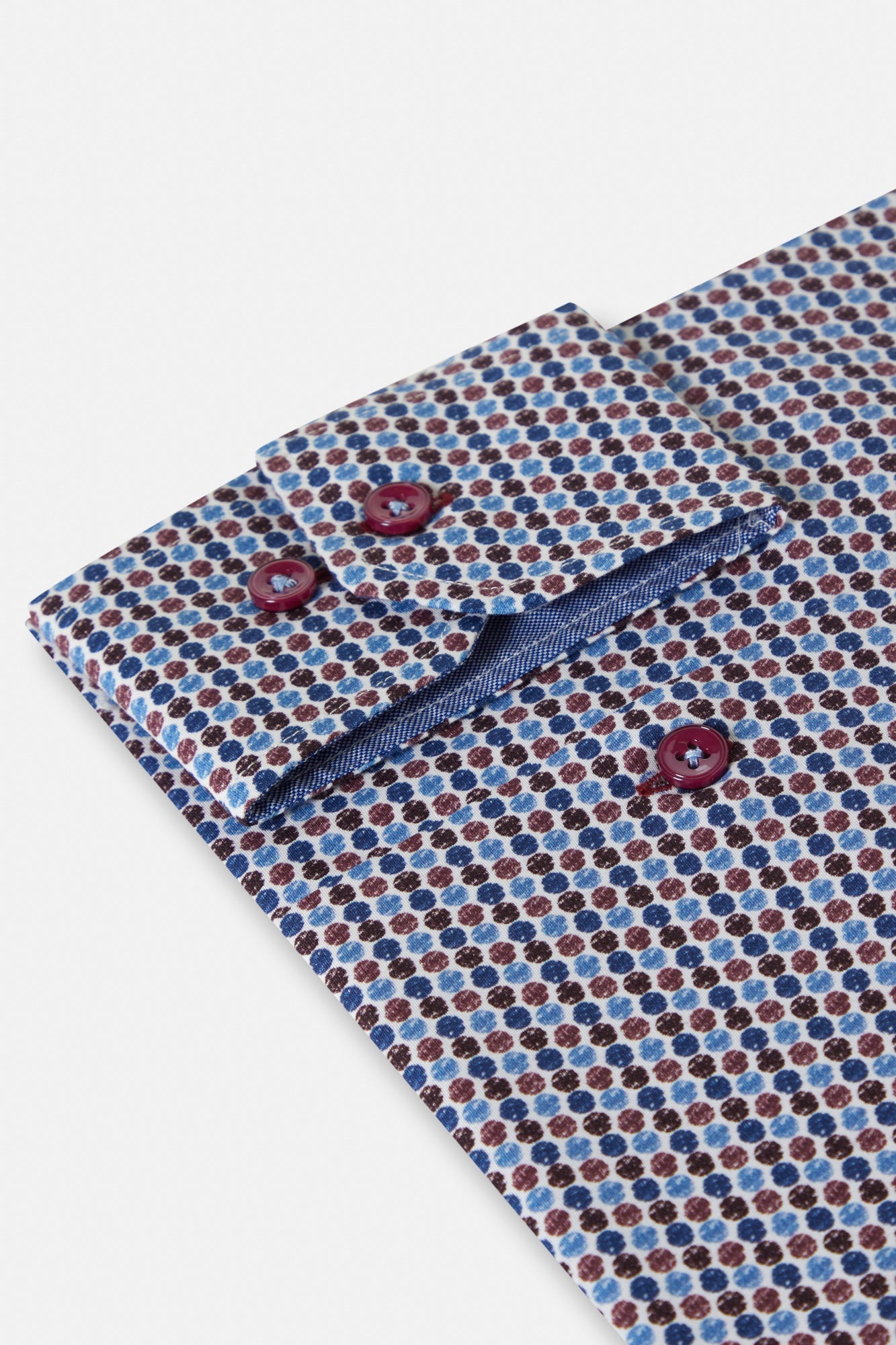 David bordo shirt with striking all-over pattern for a contemporary look-Close up view