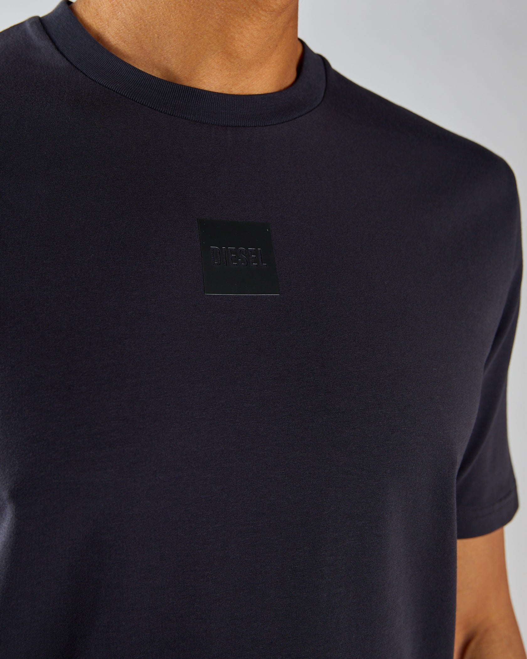 Men's Ennis Carbon Grey Tee-Logo View