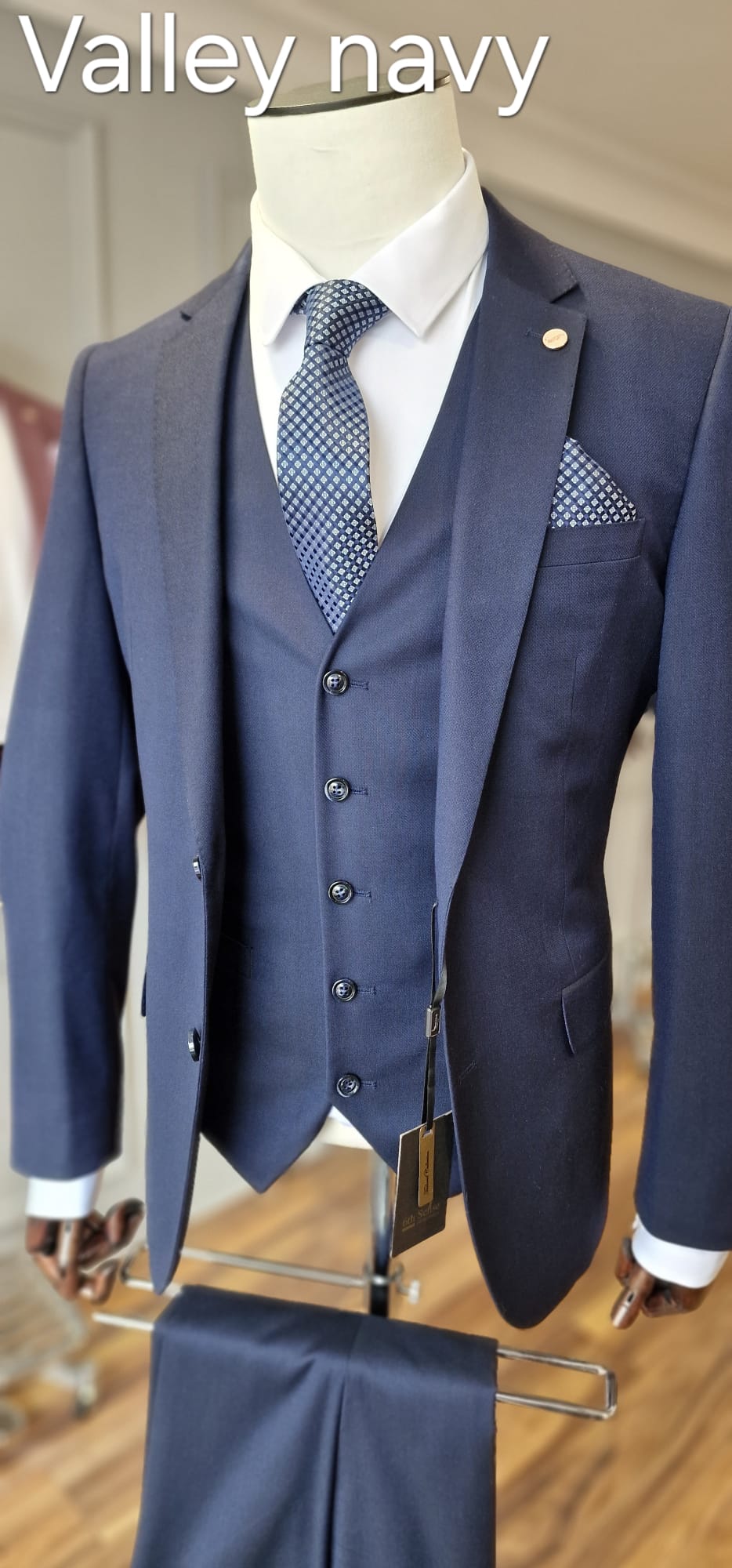 6TH SENSE Valley Navy Jacket Navy model front view