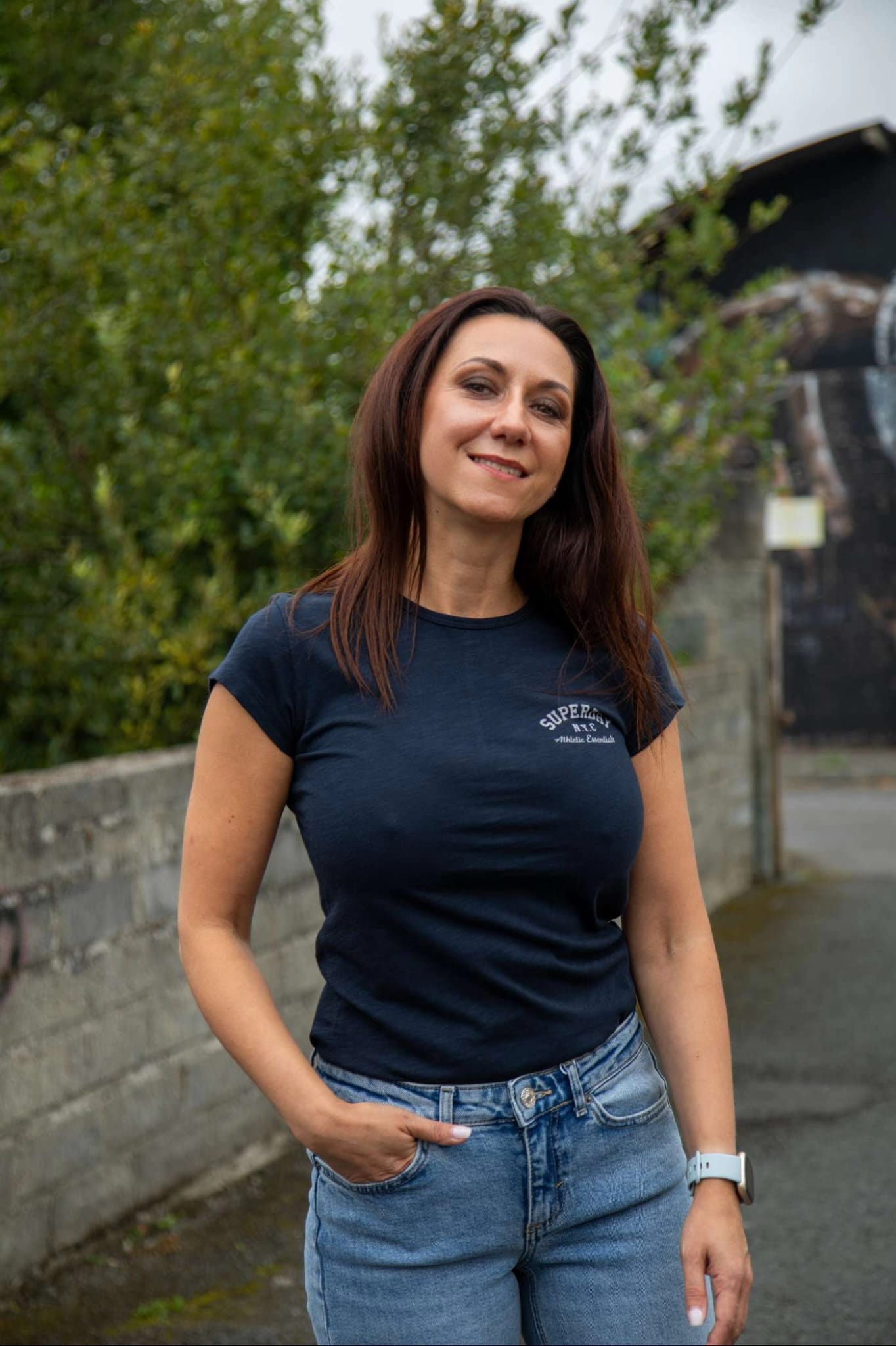 Olivia in the Athletic Essential Slub Tee-Eclipse Navy