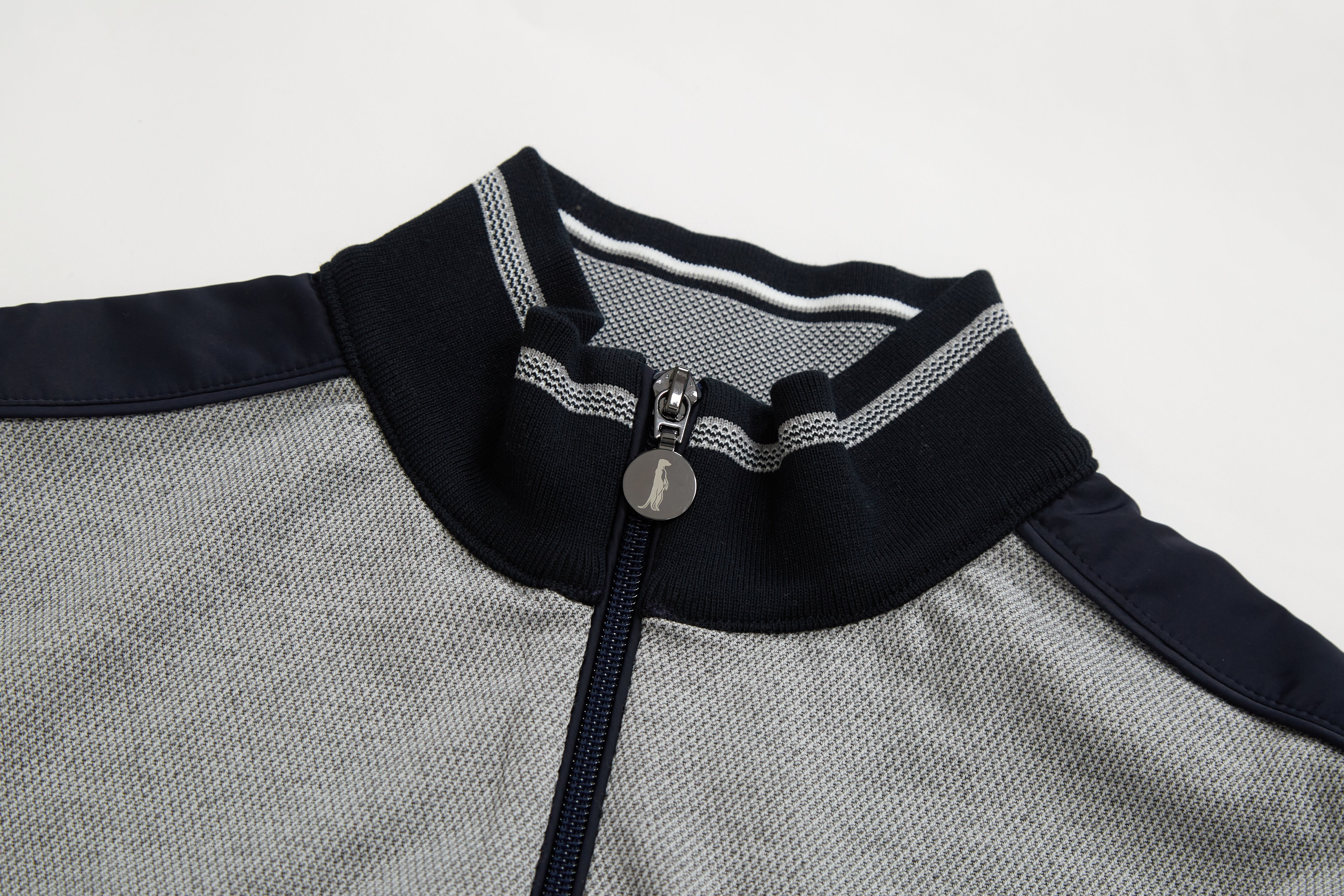 Vega Gull Grey 1/4 Zip-Neck collar detail