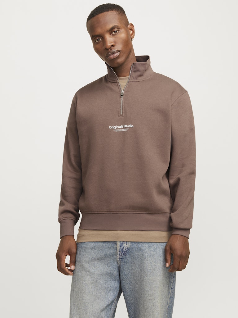 Men's Vesterbro Sweat Quarter Zip-Deep Taupe-Model Front View