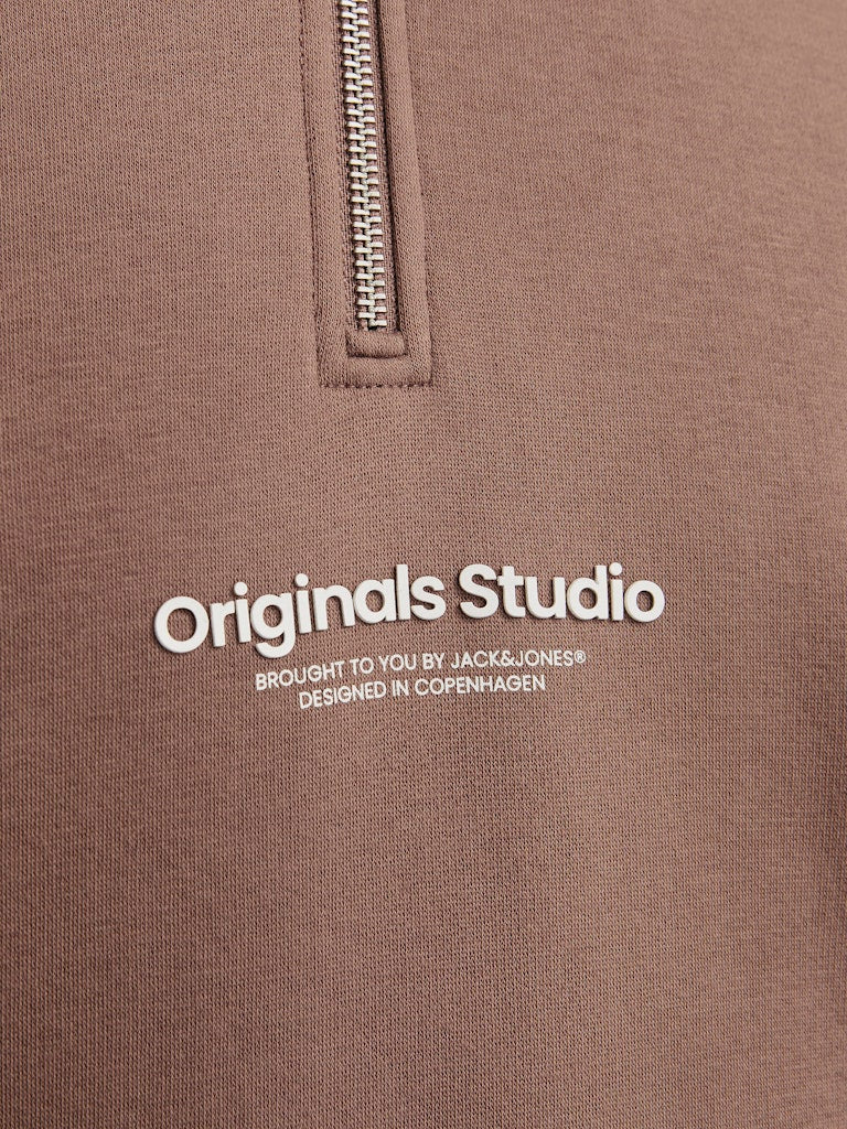 Men's Vesterbro Sweat Quarter Zip-Deep Taupe-Logo View