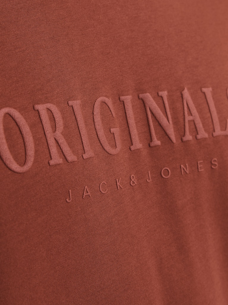 Frederiksberg Brandy Brown Tee-Logo close up