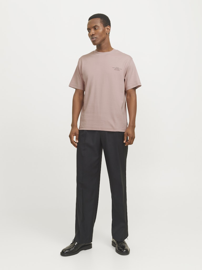 JACK JONES PREMIUM Chad Branding Tee-Adobe Rose Adobe Rose model front view