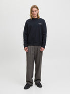 JACK JONES PREMIUM Chad Branding Black Beauty Sweat Black Beauty model front view