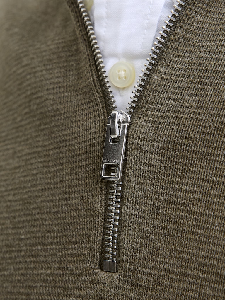 Milano Stitch Half Zip Knit-Stone Gray-Zip detail