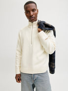 JACK JONES ORIGINALS Norrebro Knit Half Zip-Sea Salt Sea Salt model front view