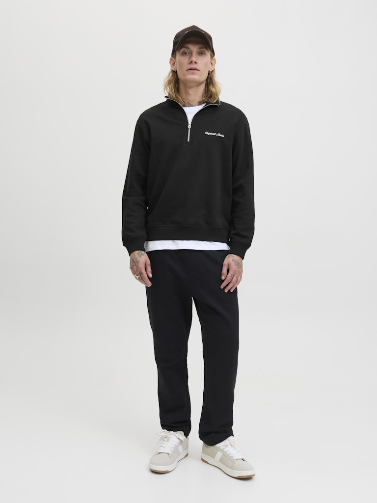 JACK JONES ORIGINALS Norrebro Emb Sweat High Neck-Black Black model front view