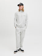 JACK JONES ORIGINALS Norrebro Emb Sweat High Neck-White Melange White Melange model front view