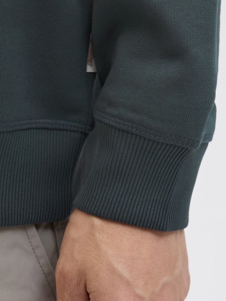 Men's Norrebro Emb Sweat Crew-Forest River-Cuff View