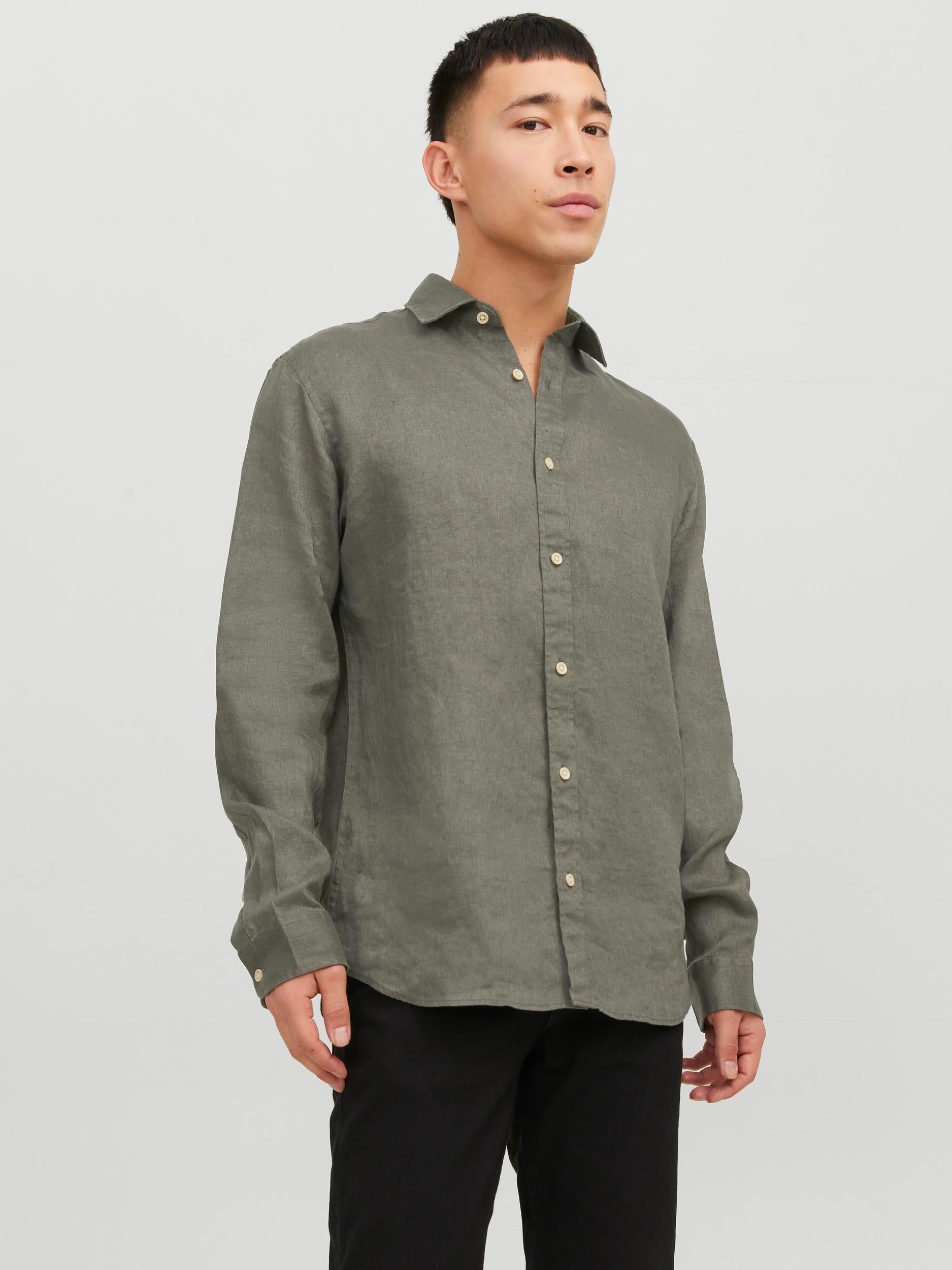 Men's Ordinary Long Sleeve Beetle Linen Shirt-Closer View Of Front
