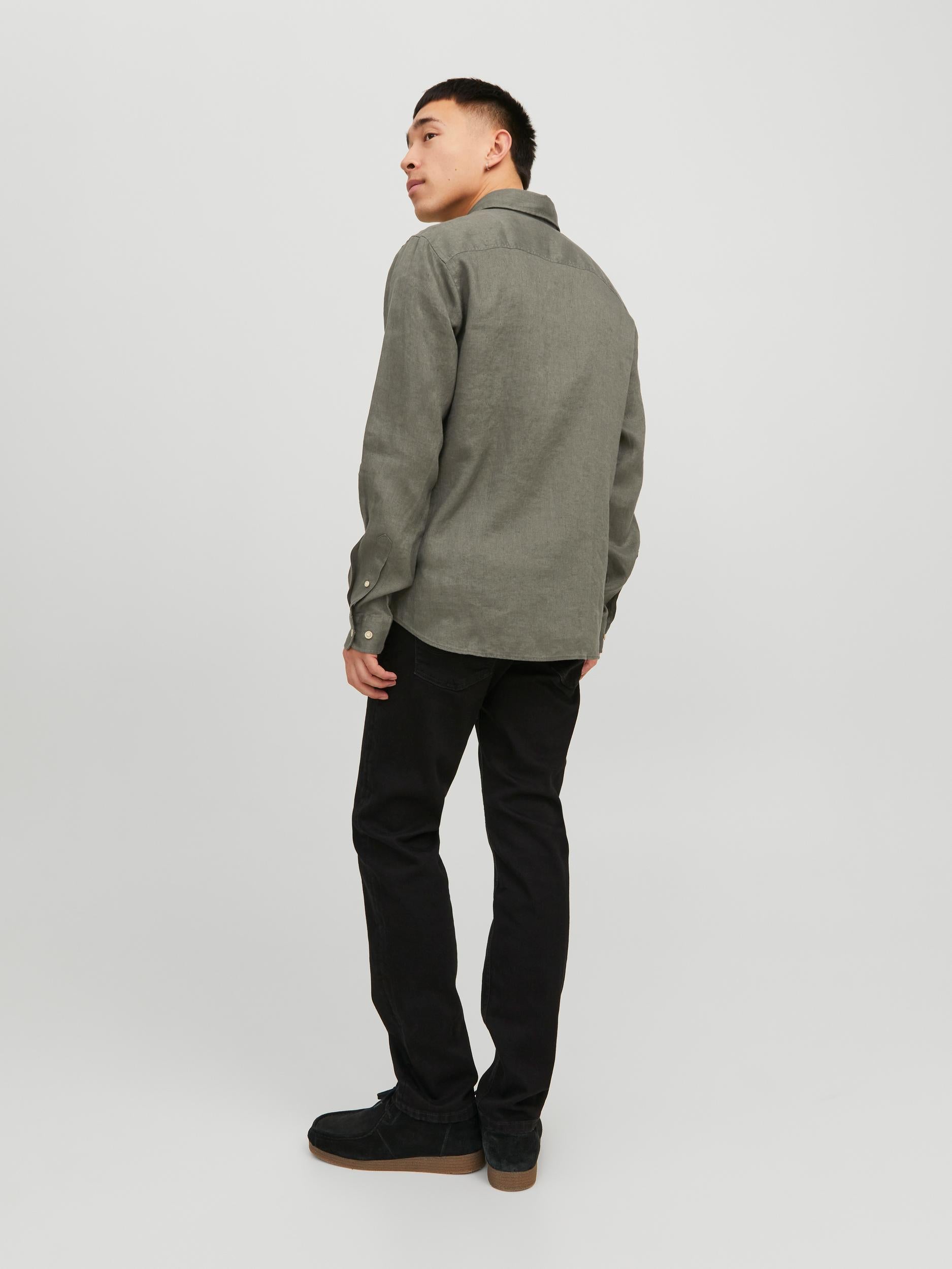 Men's Ordinary Long Sleeve Beetle Linen Shirt-Model Back View