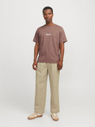 JACK JONES ORIGINALS Vesterbro Tee Short Sleeve Crew Neck-Deep Taupe Deep Taupe model front view