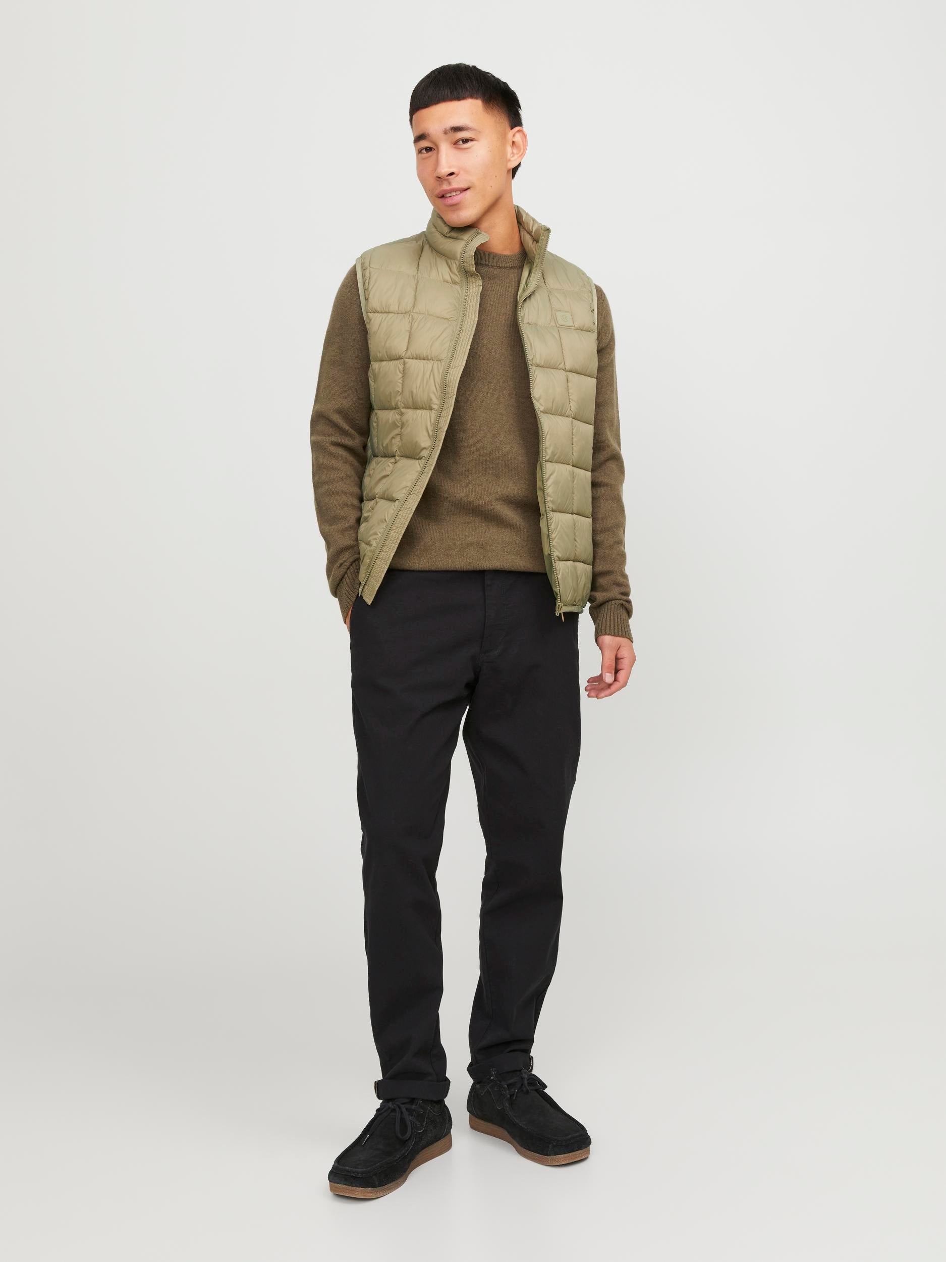 JACK JONES PREMIUM Moon Quilted Bodywarmer-Aloe Aloe model front view