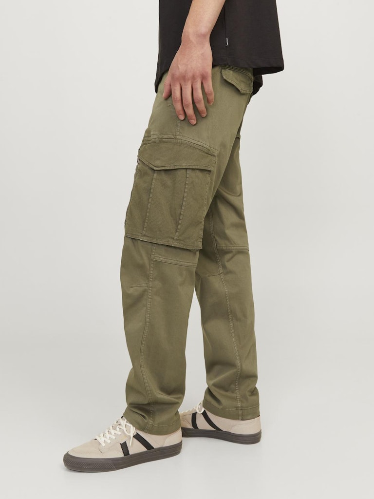 JACK & JONES Kane Cruise Cargo-Dusty Olive Dusty Olive model front view