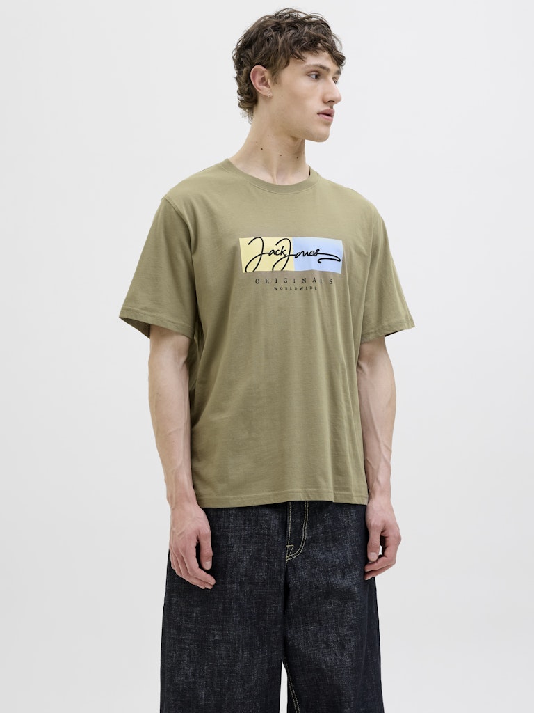 JACK JONES ORIGINALS Frederiksberg Box Script Silver Sage Tee Silver Sage front view