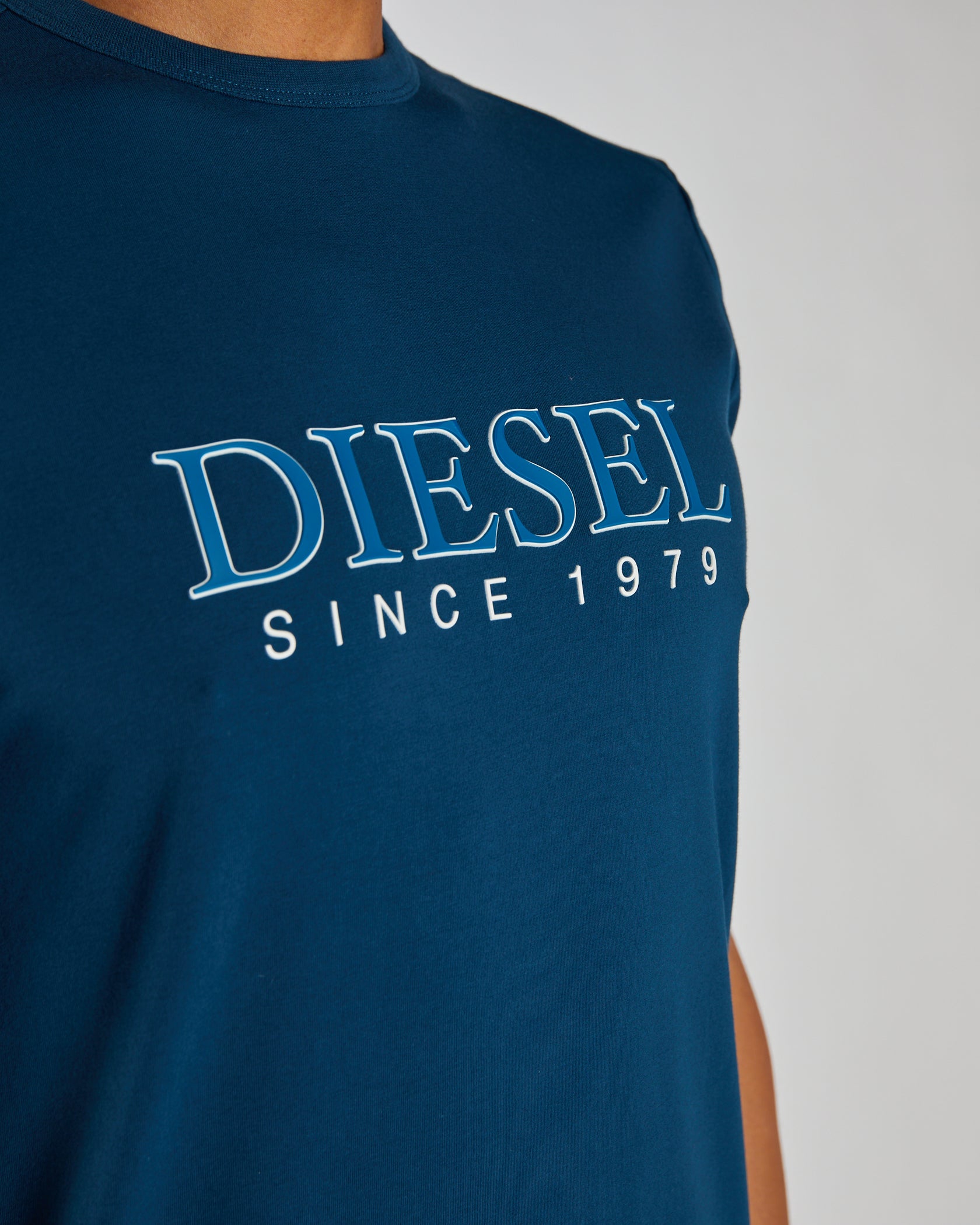 Lincoln Bright Majolica Blue Tee