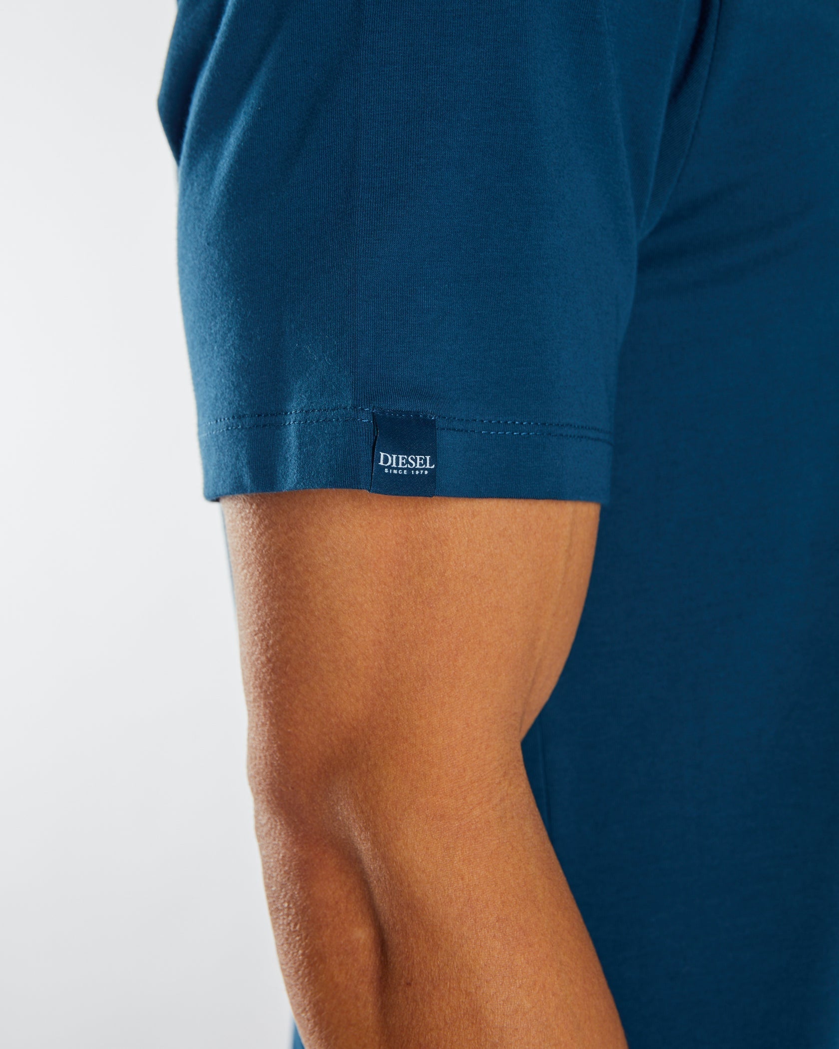 Lincoln Bright Majolica Blue Tee