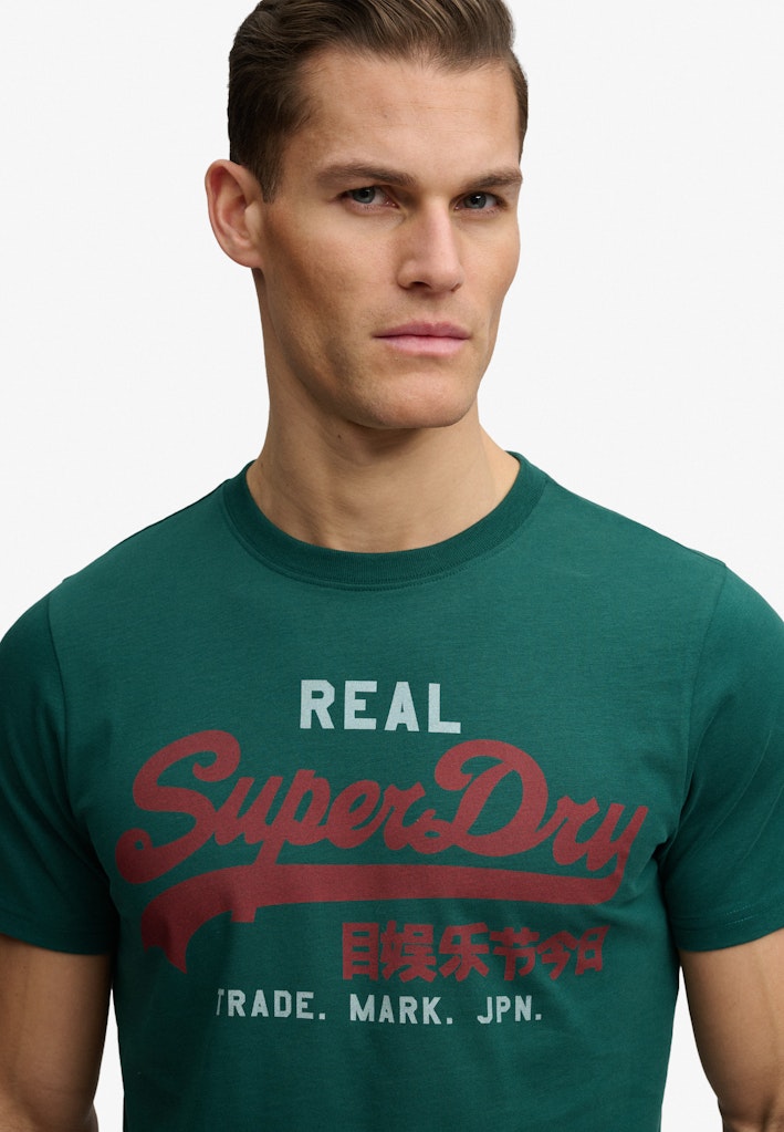 SUPERDRY Vl Classic Tee-Varsity Green short sleeve t-shirt front close-up view